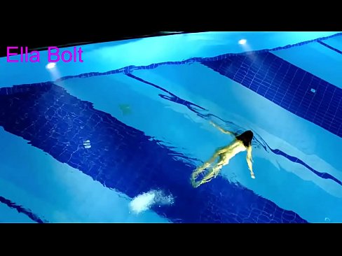 ❤️ No puedo dejar de mirar, joven rubia pillada nadando desnuda en la piscina del complejo ELLA BOLT ☑ Video de sexo en es.amzhoka.top ❌️